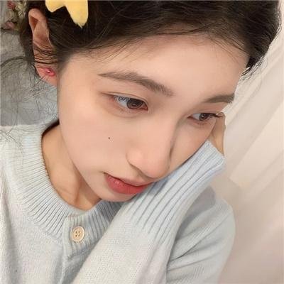 踉跄的女孩